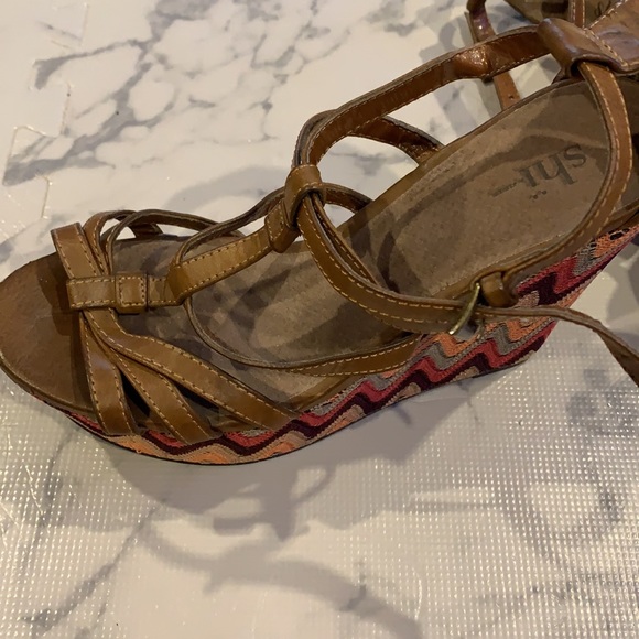 Shi wedges from Journeys - Picture 5 of 6